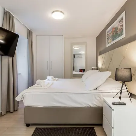 Perfectly Located With Balcony * Split